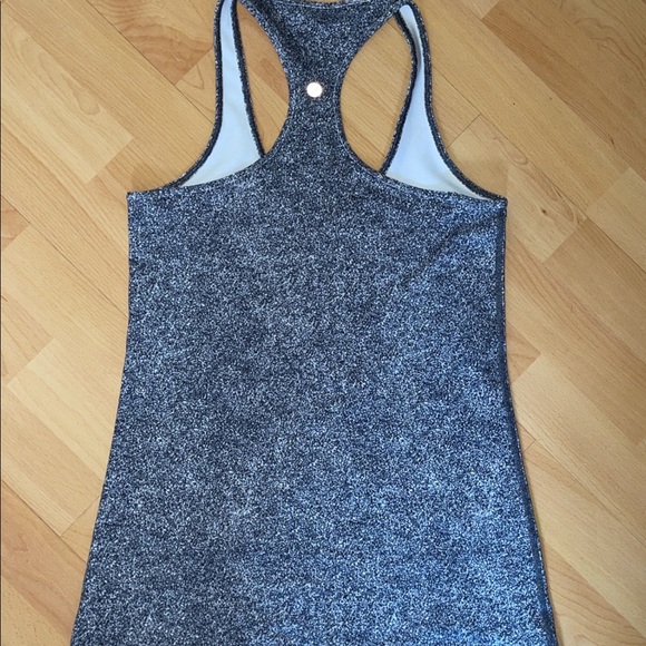 Lululemon woman’s tank top - Picture 4 of 7